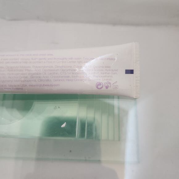 Cindy Crawford Meaningful Beauty Firming chest and neck creme 1.7 oz - Picture 4 of 4